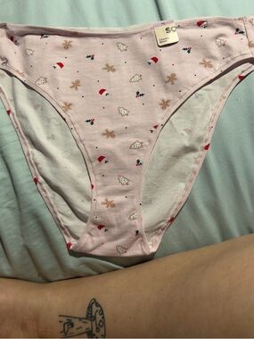 🌧️SO Pink Holiday Print Bikini Panties